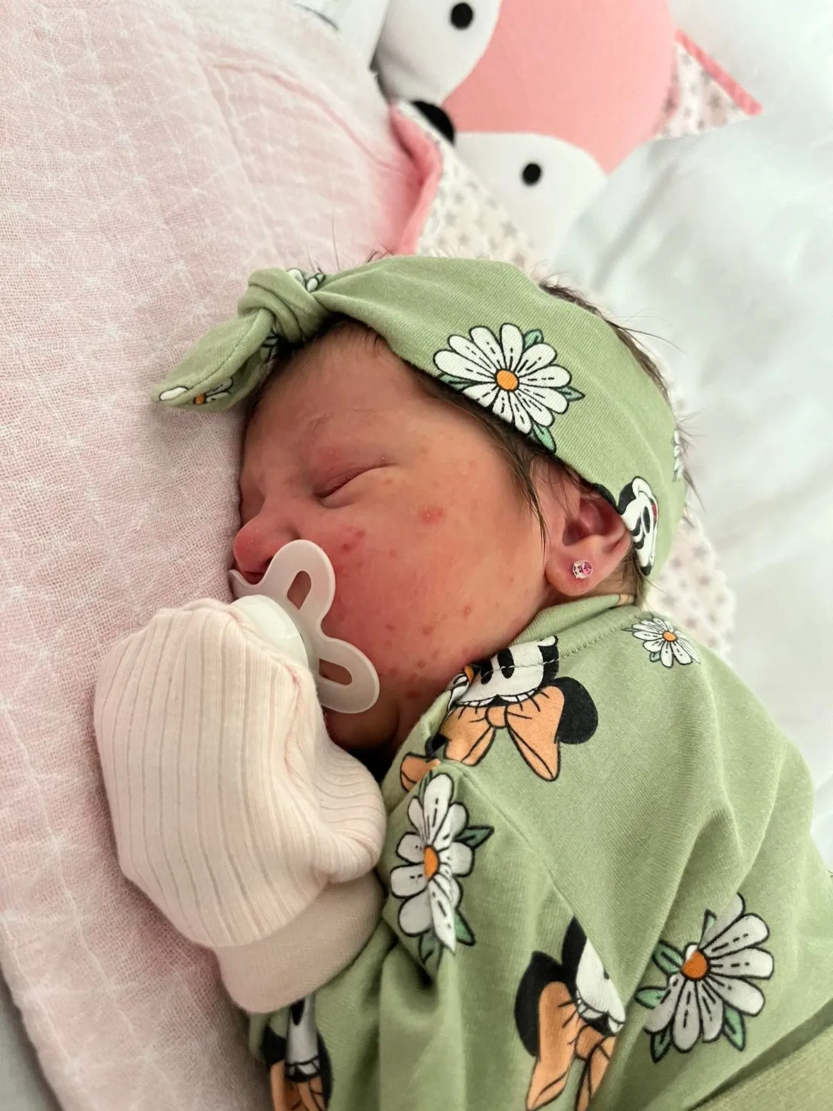 Benzinkút kisbaba szülés Bella