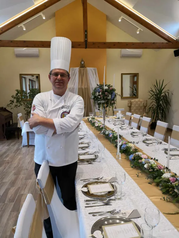 Paskó Csaba pap és séf