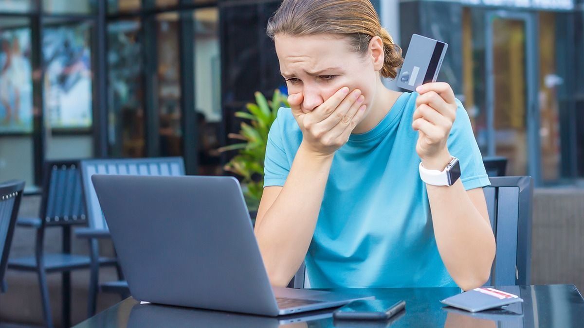 Figyelmeztet a rendőrség: senki sincs biztonságban, így vernek át a telefonos csalók