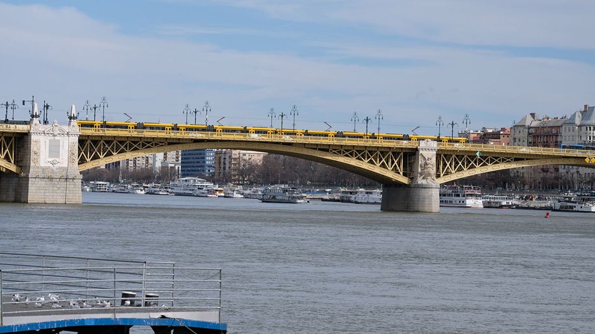 Súlyos az állapota: Leugrott a Margit-hídról az Operaház táncosa, és a betonra zuhant