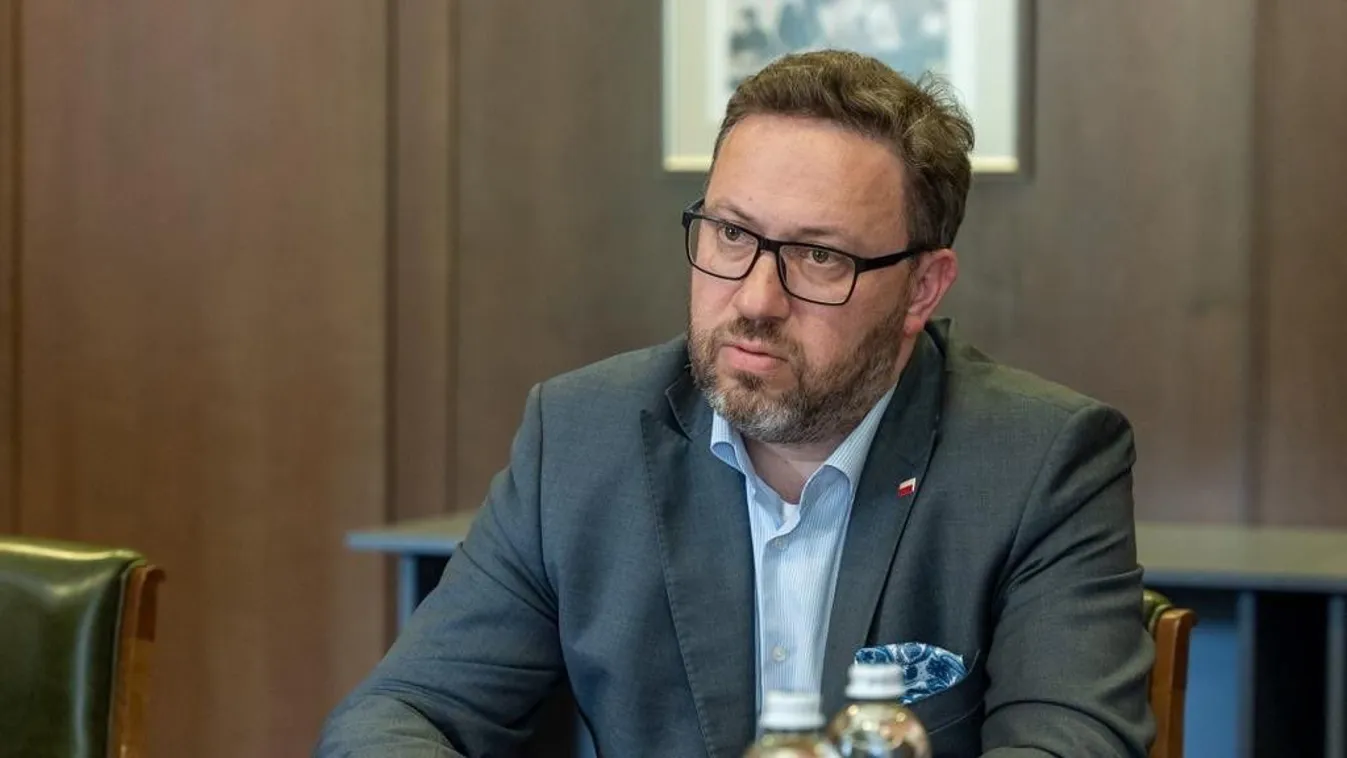 Bekérették a kijevi lengyel nagykövetet