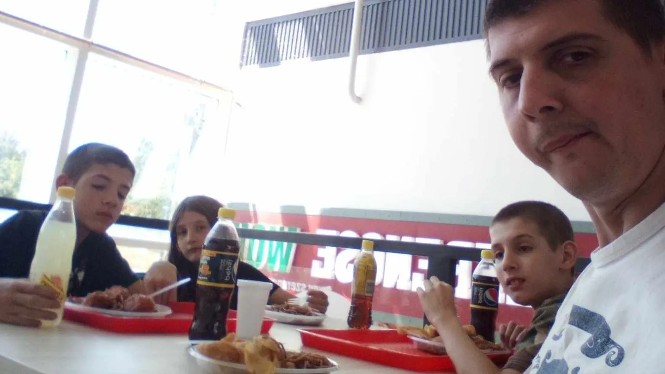 Két támogatónak hála vakációzhatott az otthontalan család