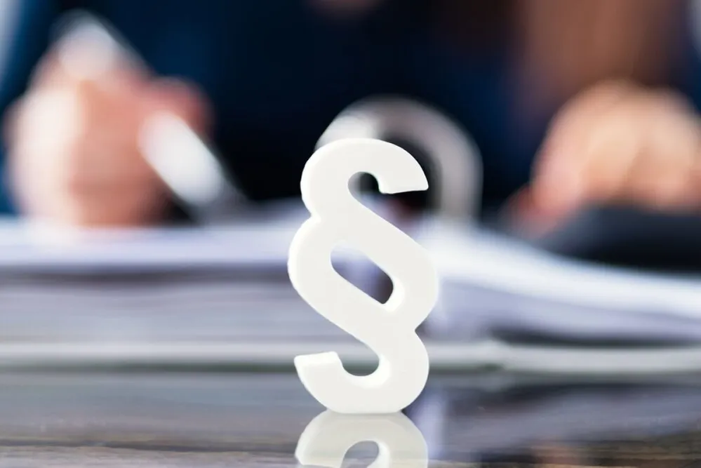 jogszabály, paragrafus, törvény, fizetési meghagyás