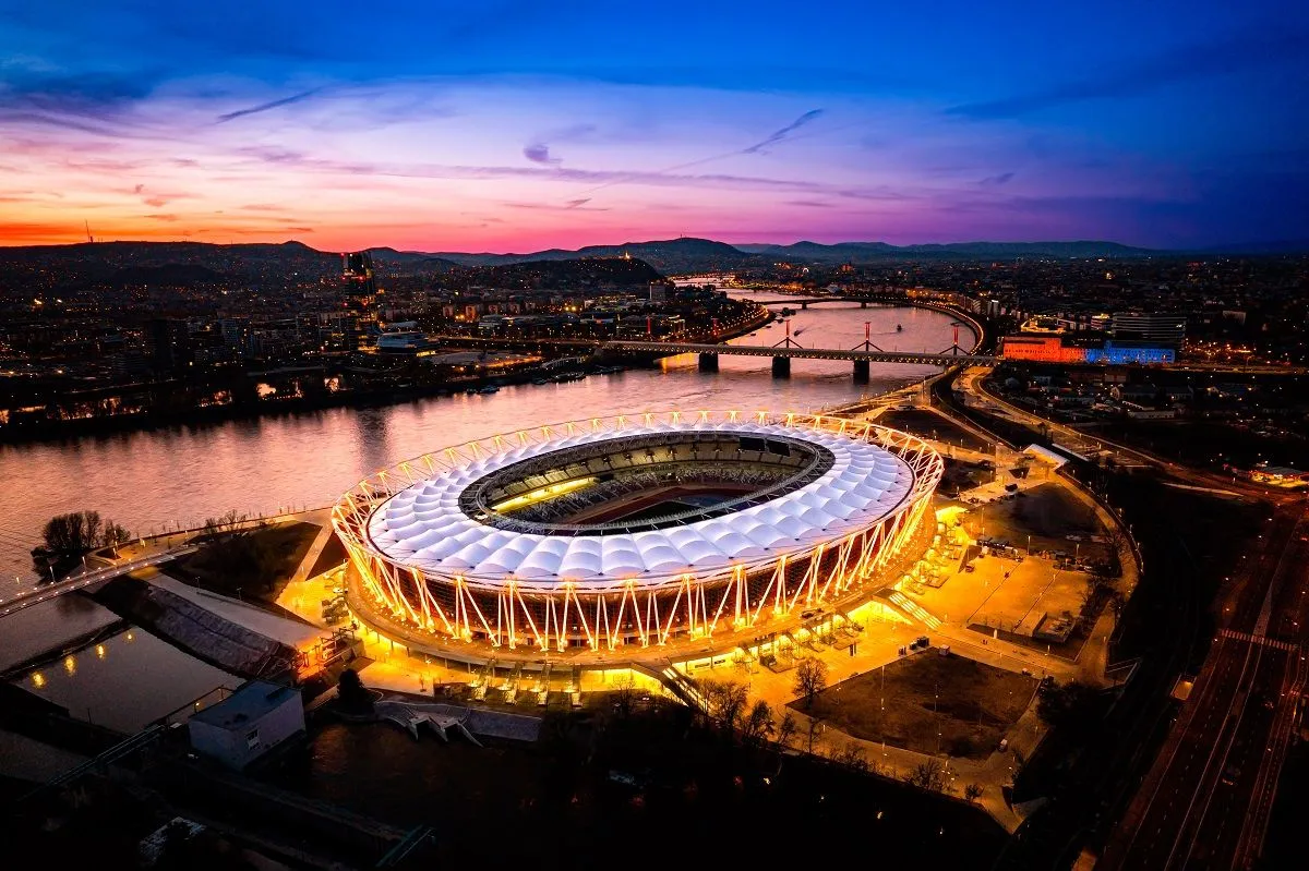 A Nemzeti Atlétikai Központ lesz a vb központi helyszíne, de városszerte rendeznek versenyeket