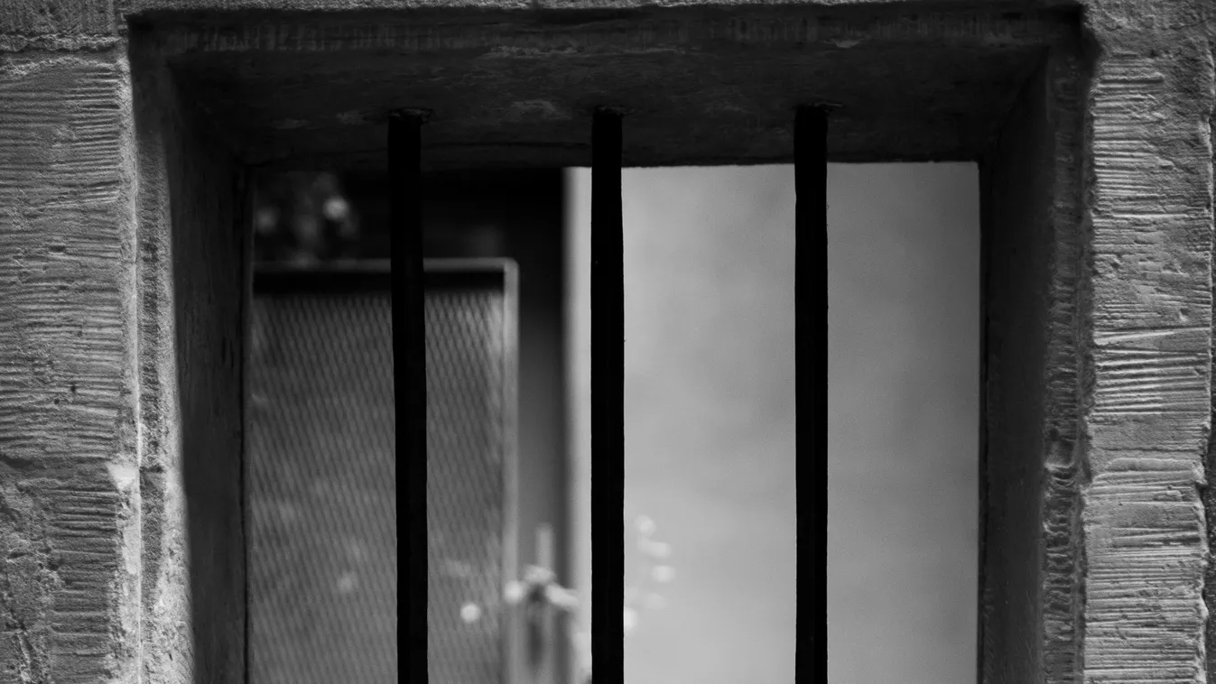 Több, mint egy évtizedig tartotta bezárva a feleségét