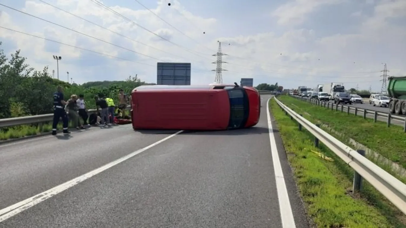 Hatalmas baleset miatt leállították az M0-ás forgalmát