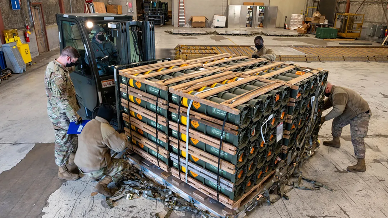 Mikor érkeznek meg Ukrajnába az F-16-osok?