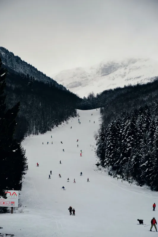 síelés, téli sport, hegyoldal