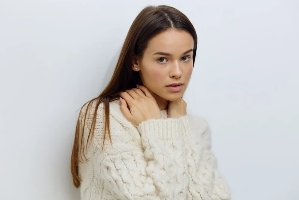 Horizontal,Photo,Of,A,Beautiful,,Gentle,Young,Woman,,Brunette,Standing