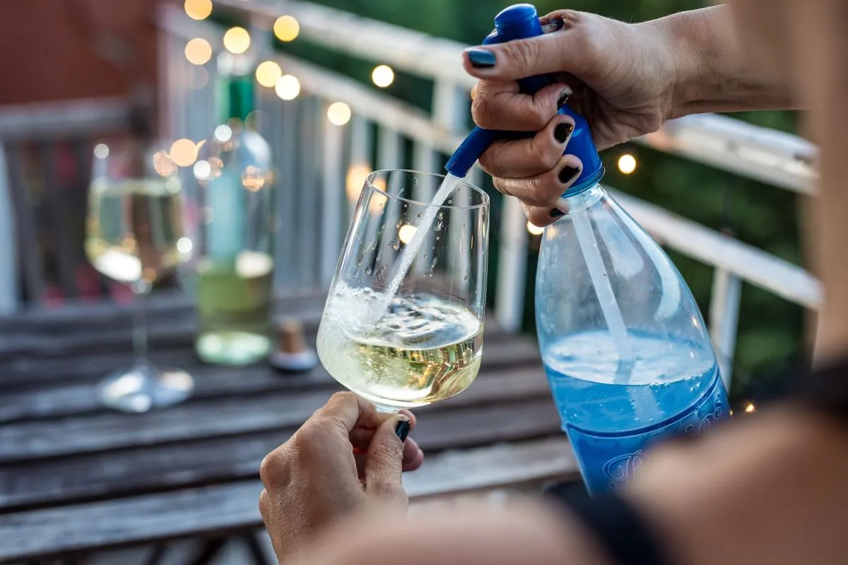 Wine,And,Soda,Spritzer,Drink,Defreshment