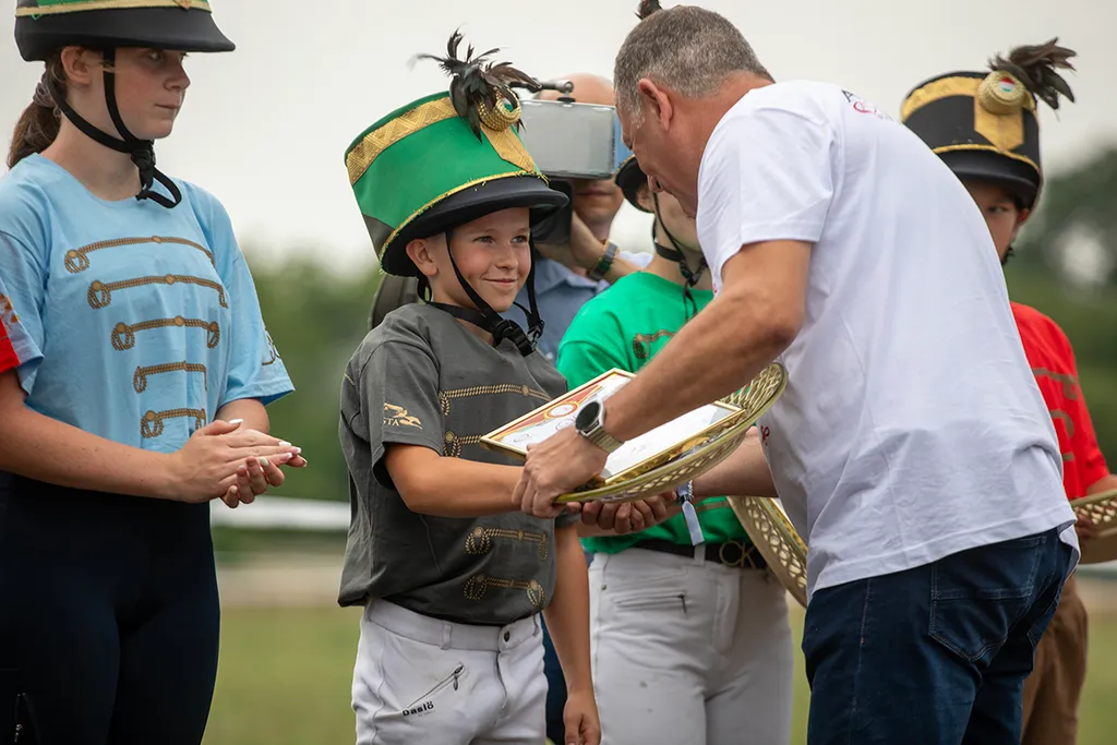 Tóth Zétény Abonyt képviseli Jelly nyergében a szilvásváradi Nemzeti Vágtán