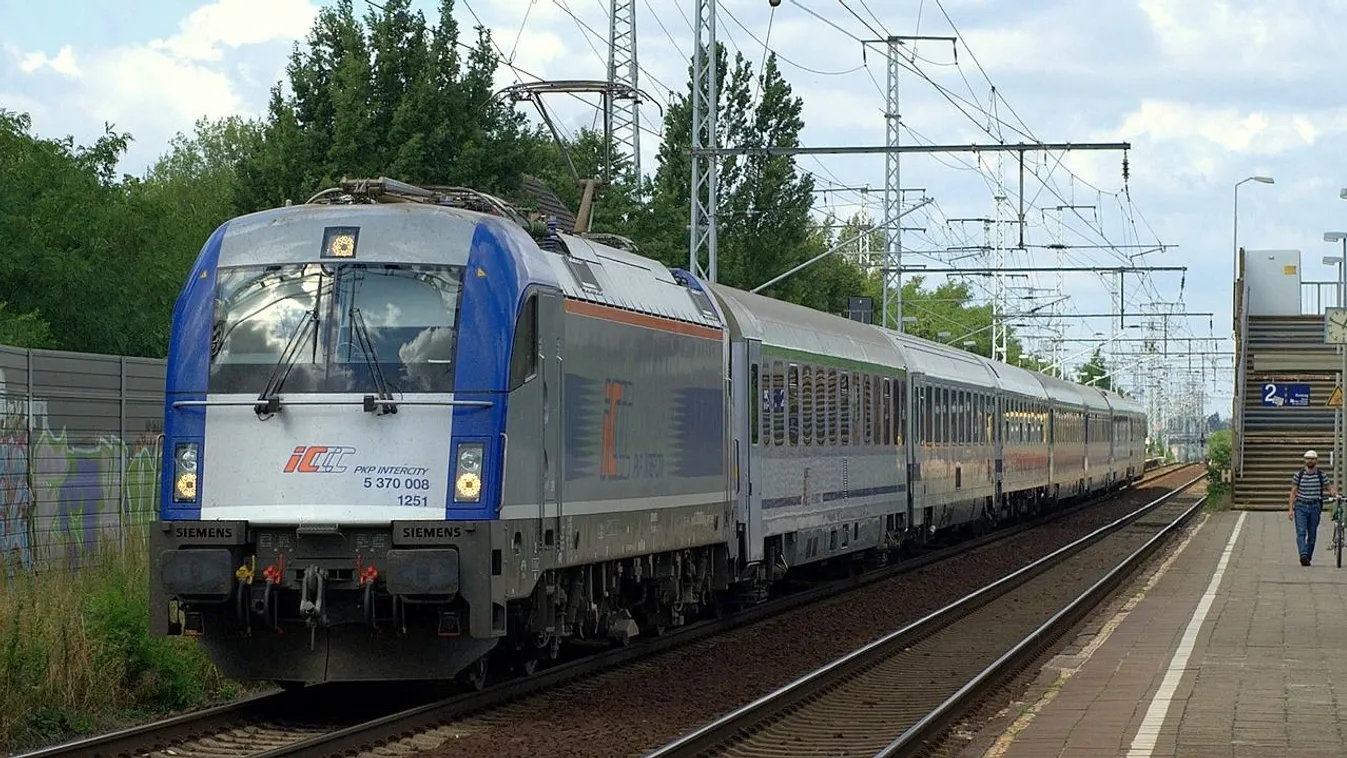 Hekkertámadás: az orosz himnusz szólt a lengyel vonatokon