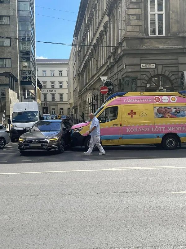 Baleset,  Kossuth Lajos utca és a Szép utca sarkán