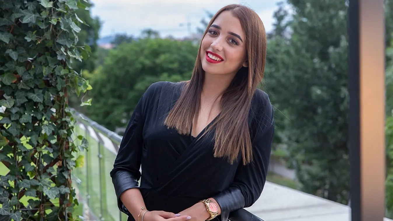 Schobert Lara szülei nélkül kezdett új életet?