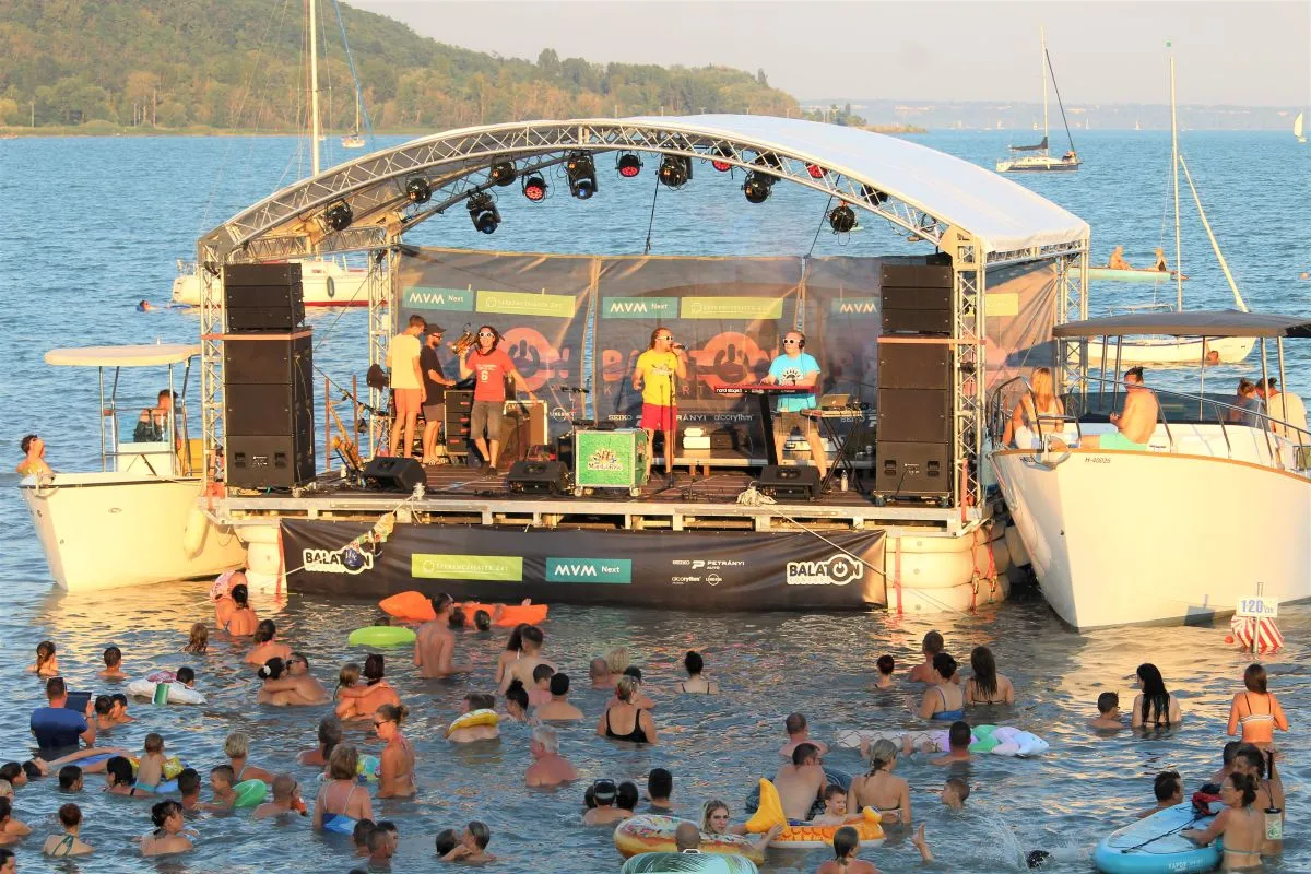 víz színpad balatonkoncert