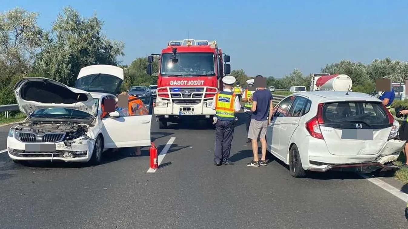 Totális a káosz az M7-esen, csak a leállósáv járható