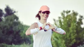 "Vannak napok, hogy lábra sem bírok állni" - Félig vakon nyerte meg a szklerózisos magyar anyuka a maratont