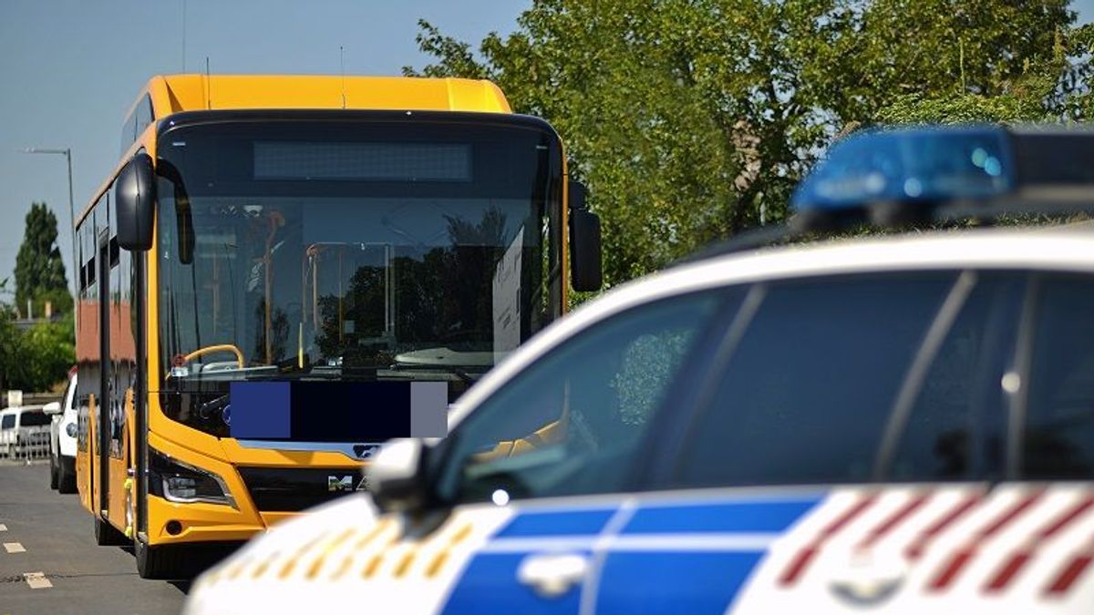 Most érkezett: kiránduló gyerekeket szállító busz karambolozott