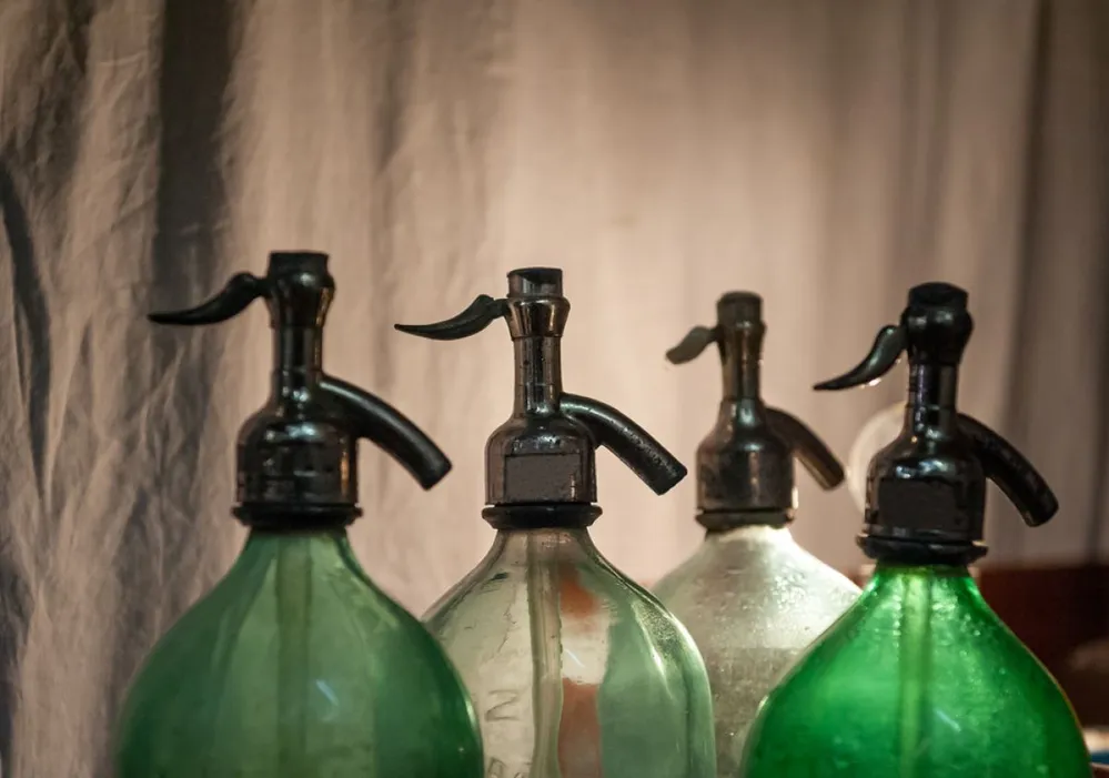 Four,Vintage,Soda,Siphons,For,Restaurants