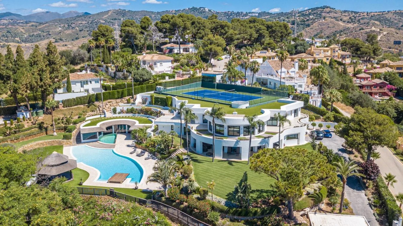 Sorra veszik a luxusvillákat az ukrán hadsereg vezetői