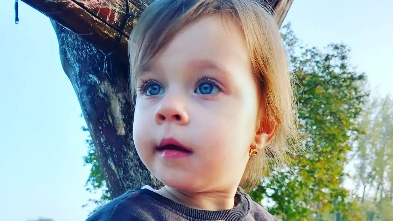 A kétéves Petra látja a házuk előző tulajának szellemét