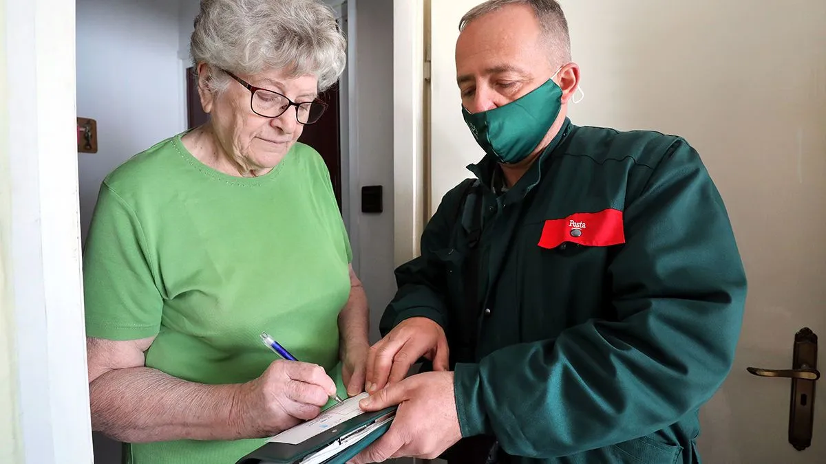 pénz
nyugdíjas
postás