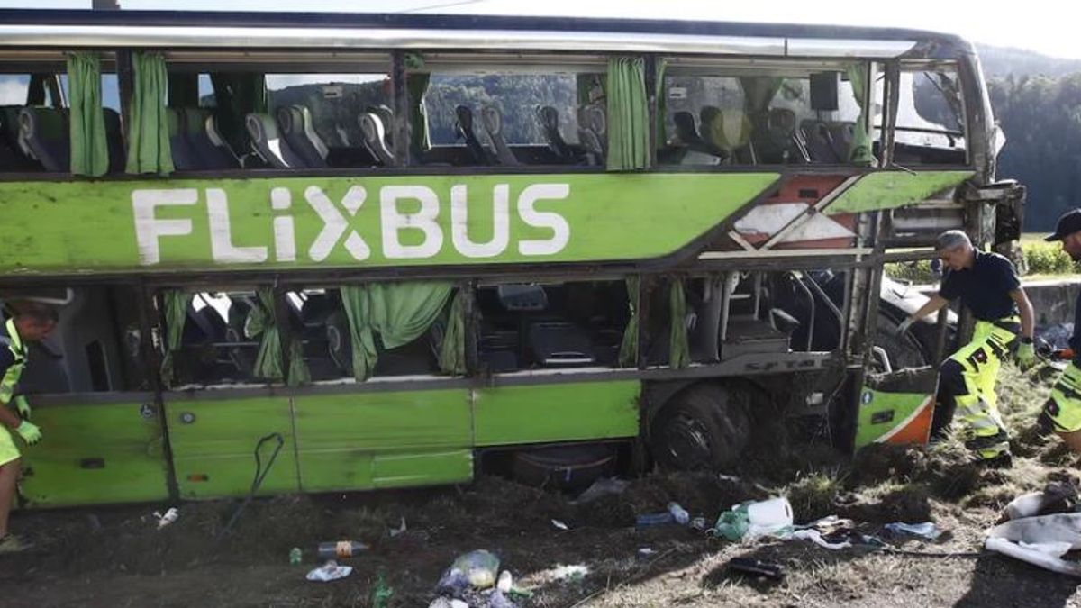 Brut lis buszbaleset Ausztri ban a Flixbus felborult egy 19 ves