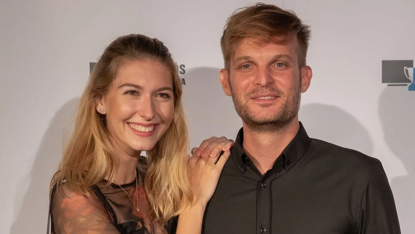 Videón Dallos Bogi és Puskás Peti elbűvölő kisfia