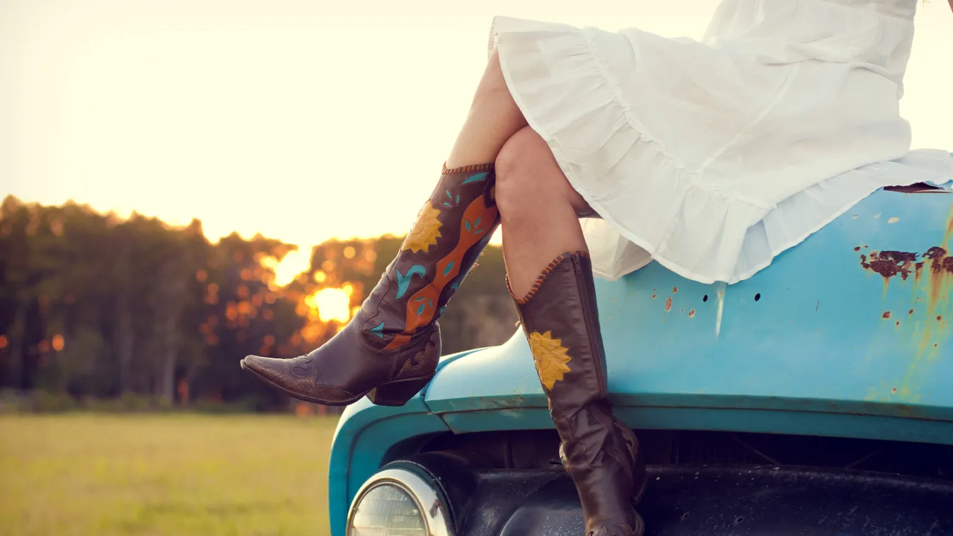 Hatalmasat terpesztett a szemérmetlen tehenészlány