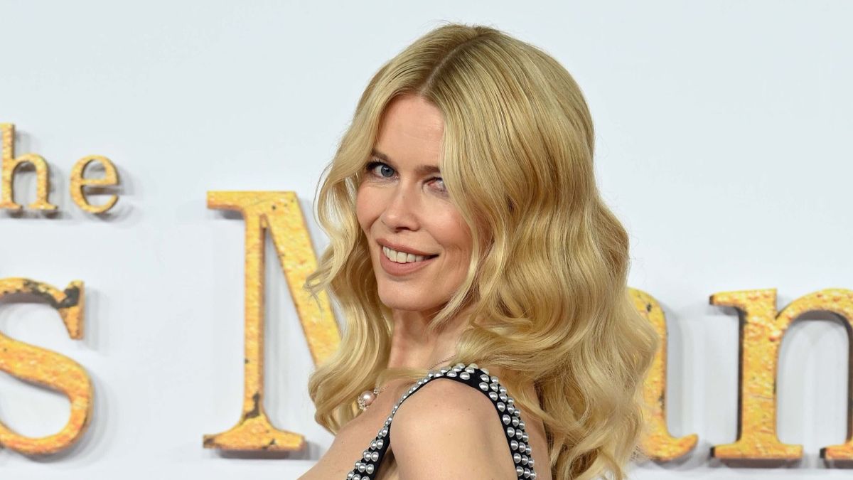 Hihetetlen: így néz ki 53 évesen Claudia Schiffer - videó