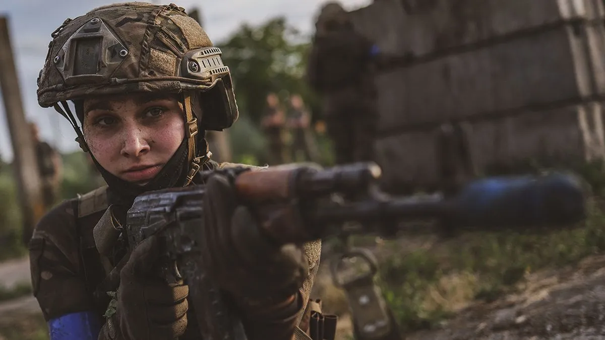 Ukrainian women train to take part on the frontline