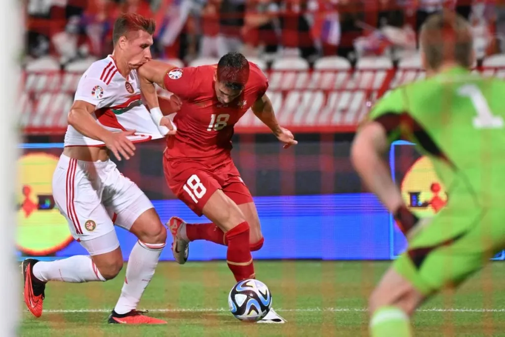 Egy hónap múlva, a budapesti meccsen Orbán Willi (balra) helyett másnak kell megküzdenie a szerb Dusan Vlahoviccsal