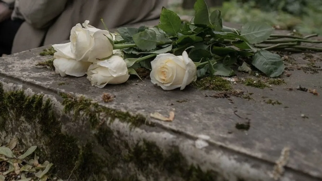 Tragikus hír: aknába zuhant és meghalt egy férfi