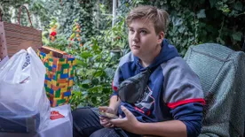 "Nem engedjük vissza az utcára" - szívszorító szülinap, iskolába járna a hajléktalan Tamás