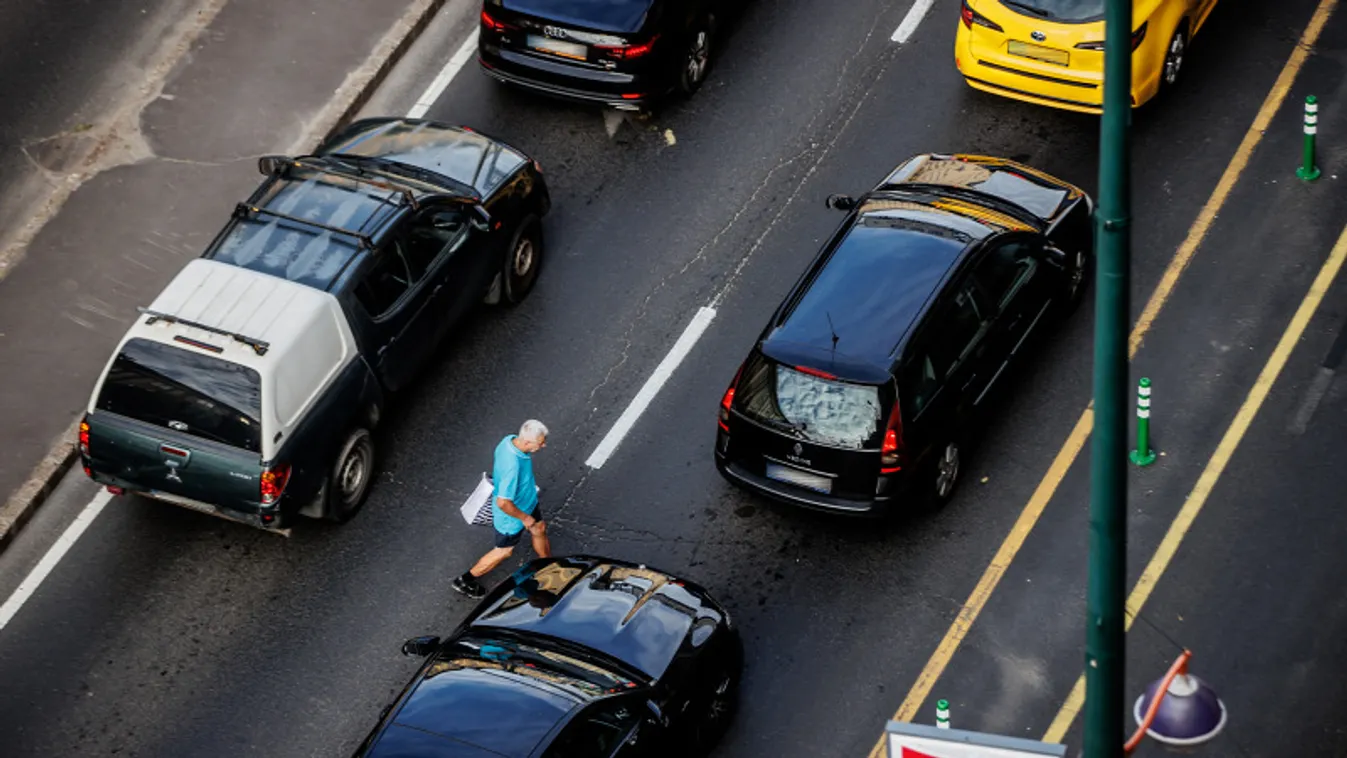 Karácsonyék megbénították Budapestet a tanévkezdés napján
