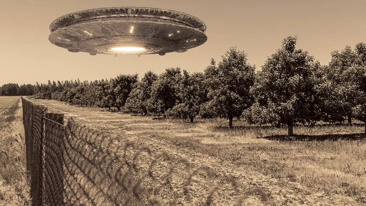 Ufo,,An,Alien,Plate,Hovering,Over,The,Field,,Hovering,Motionless