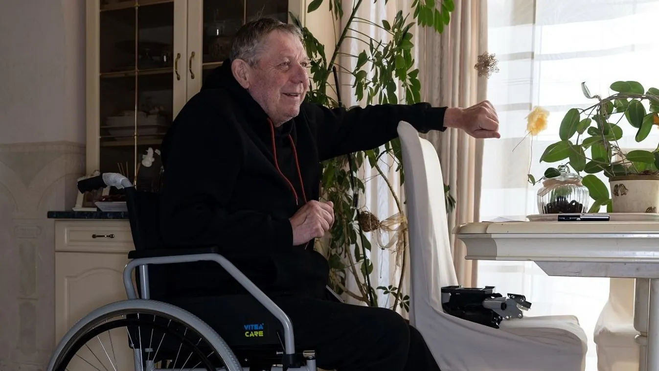 Kiprich József felállt a kerekesszékből