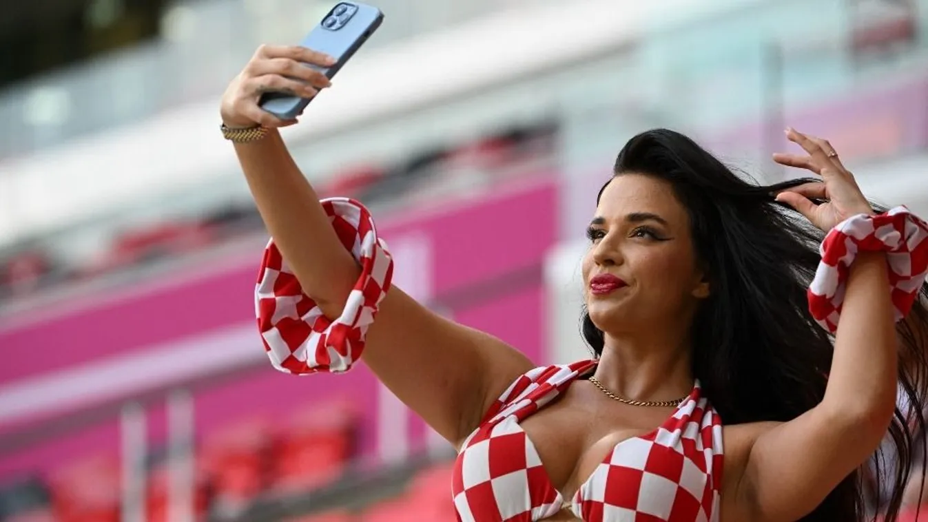 Nyaralásán támadták meg a foci-vb legszebb szurkolólányát
