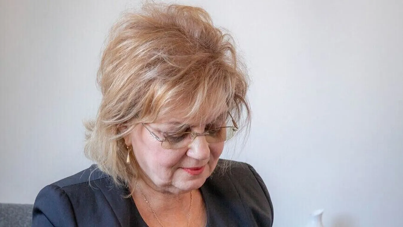 Belebetegedett szerelme ápolásába Dobos Attila kedvese