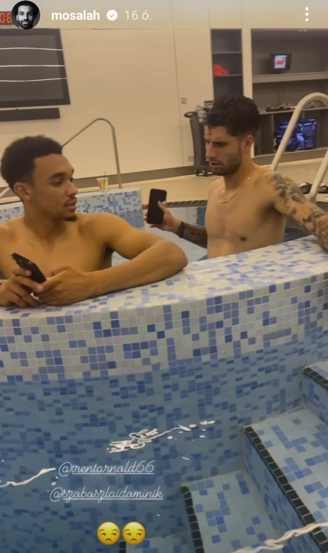 Szoboszlai (jobbra) és Alexander-Arnold együtt áztatták magukat