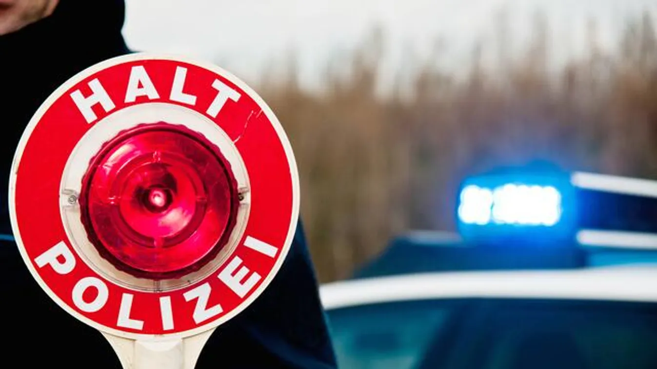 29 illegális migránst tettek ki Bécsben az embercsempészek