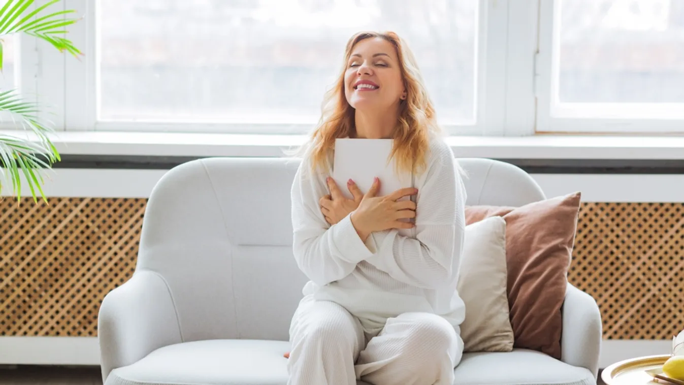 50 felett is izgalmas egy fehér nadrág, így viseld