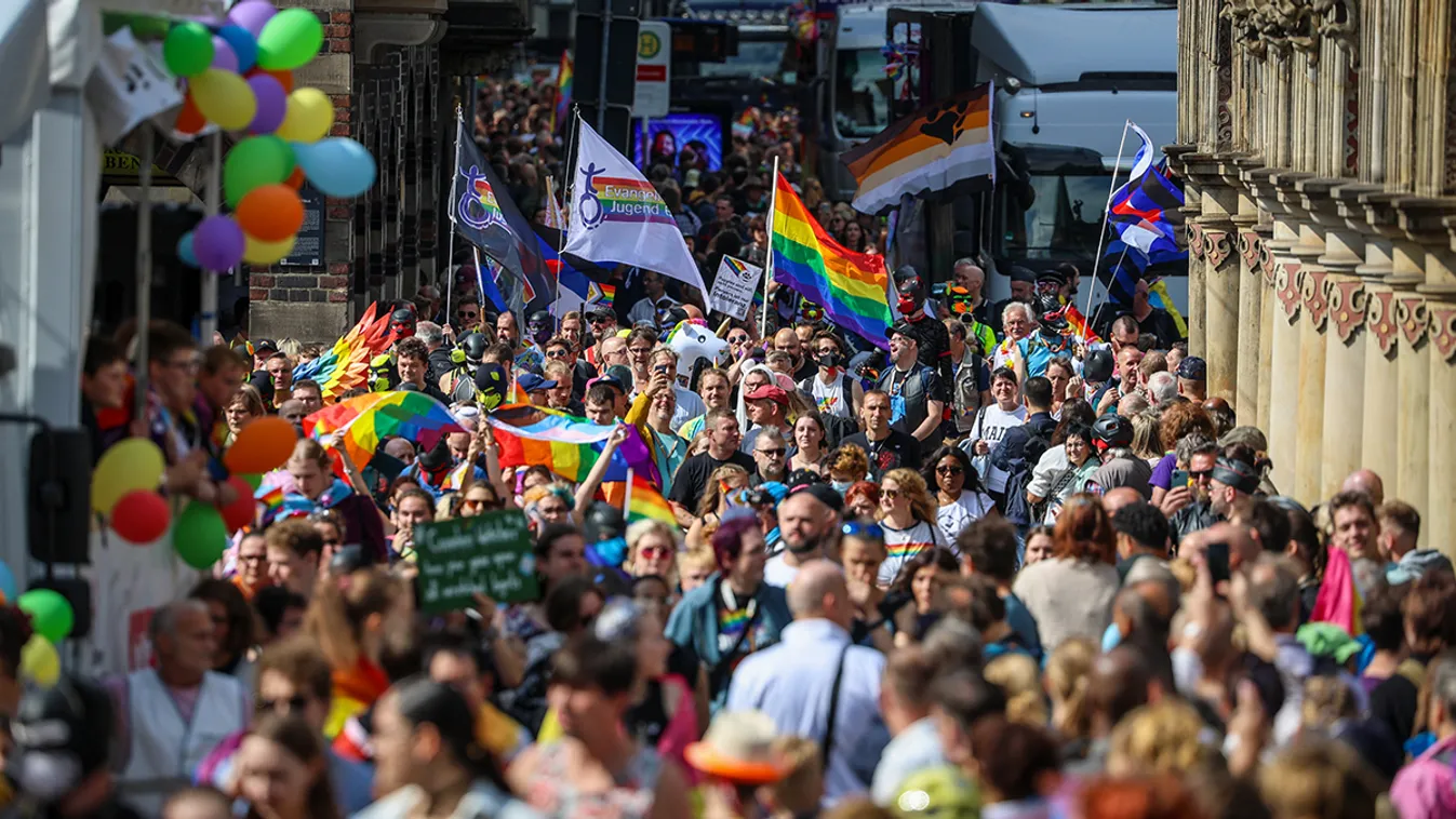 Migránsok ütköztek meg Németországban egy felvonulás részvevőivel