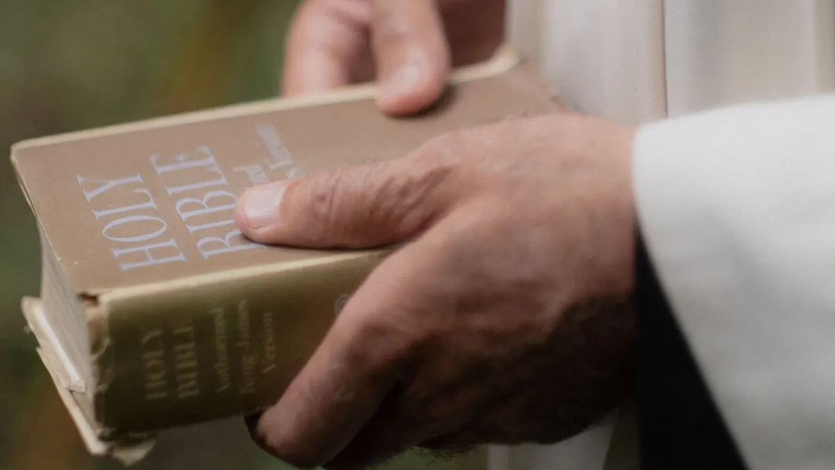 Másokon segít az egykori kábítószerfüggő pap