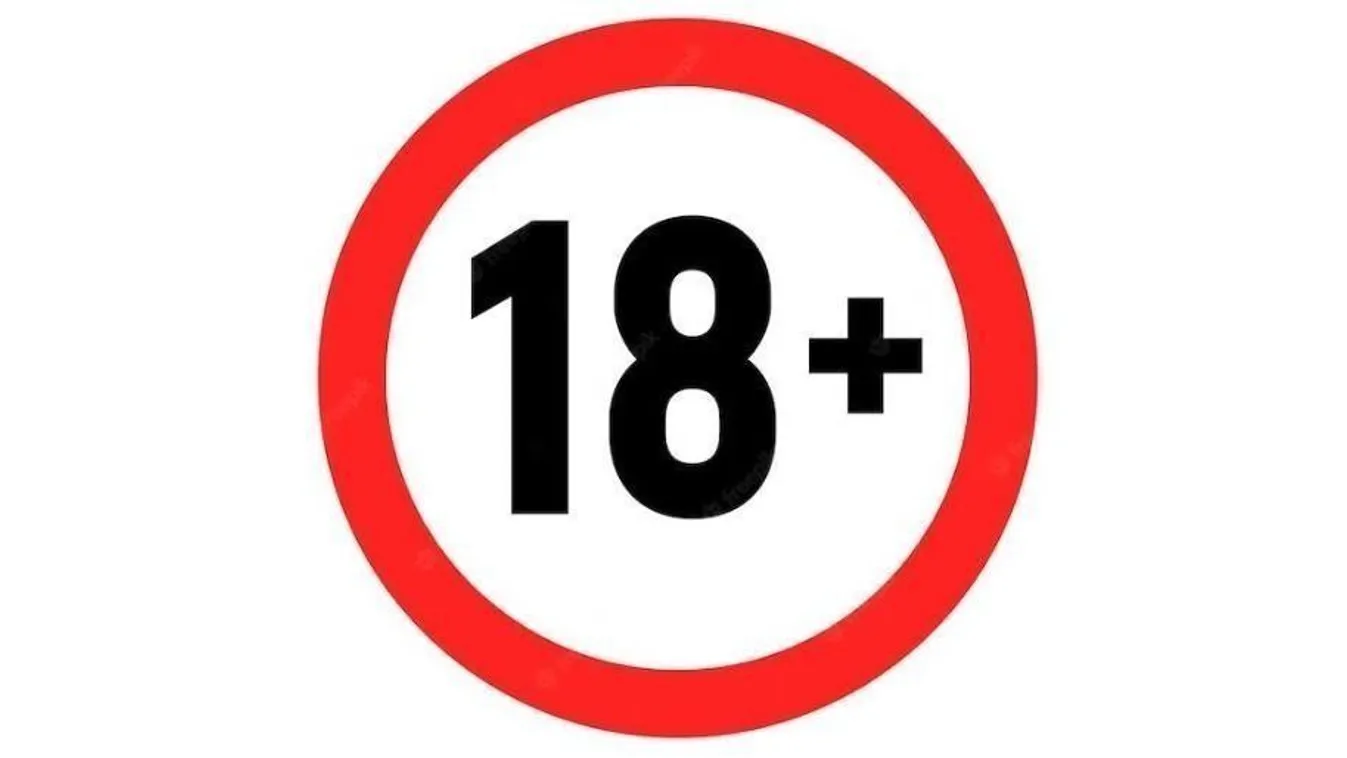 Nem fért el a szőke bombázó keble a lenge ruhában