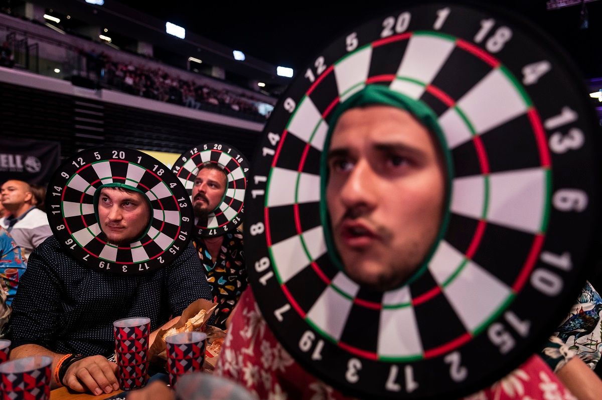 Szenzációs hangulatban zajlott a sztárok dartsversenye