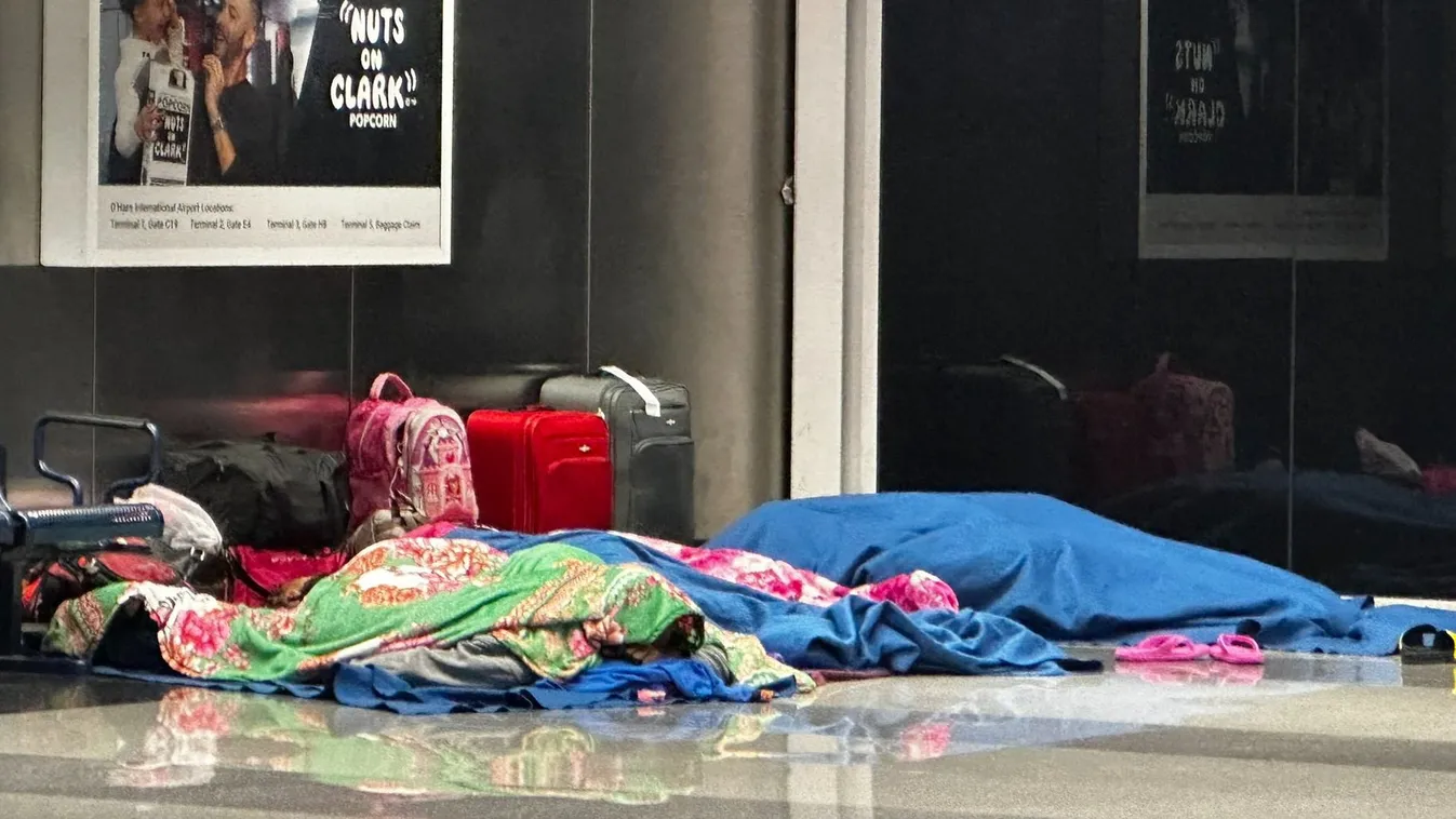 Migránstábor lett a világ egyik legnagyobb reptere