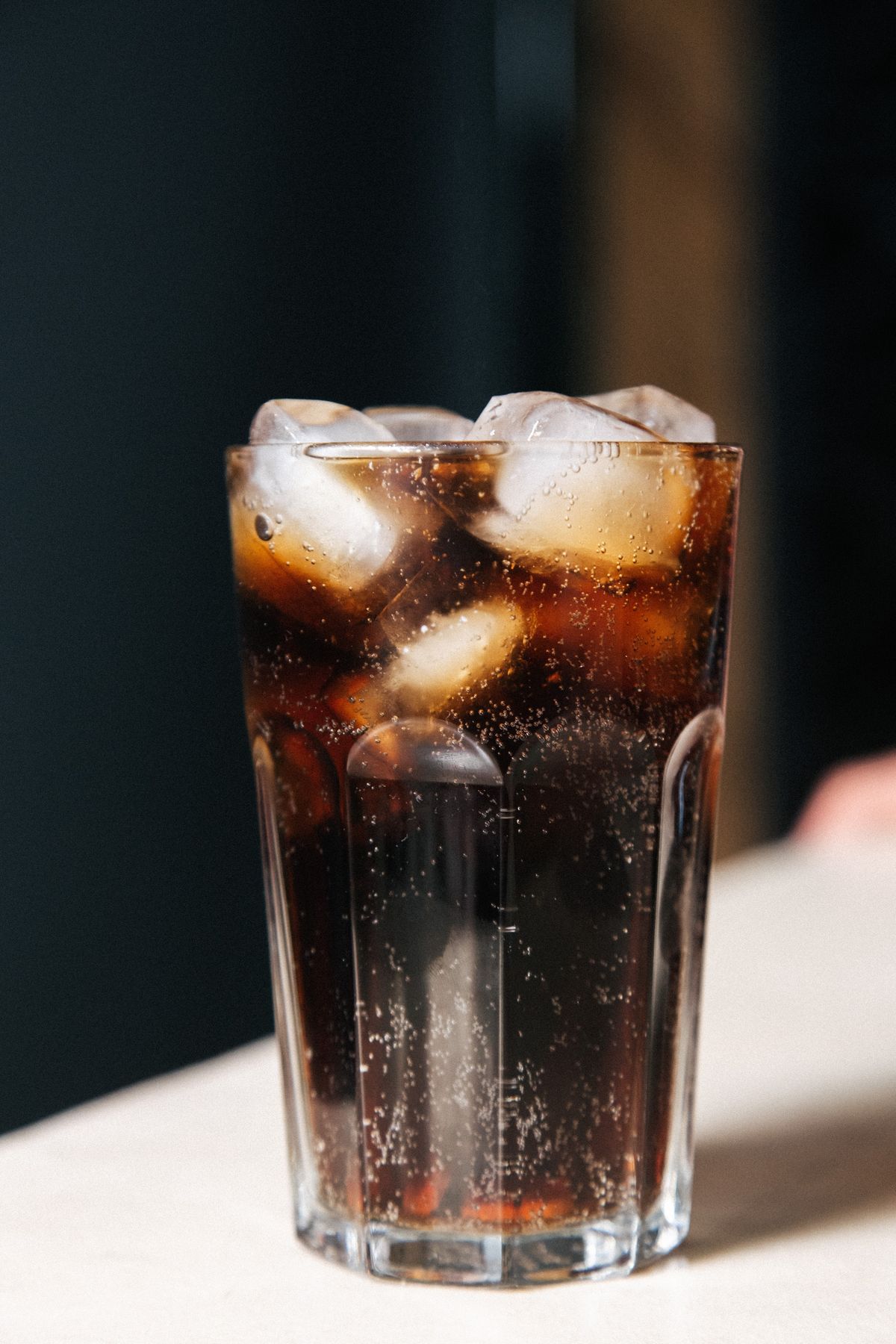 cola, hideg üdítő, jégkocka