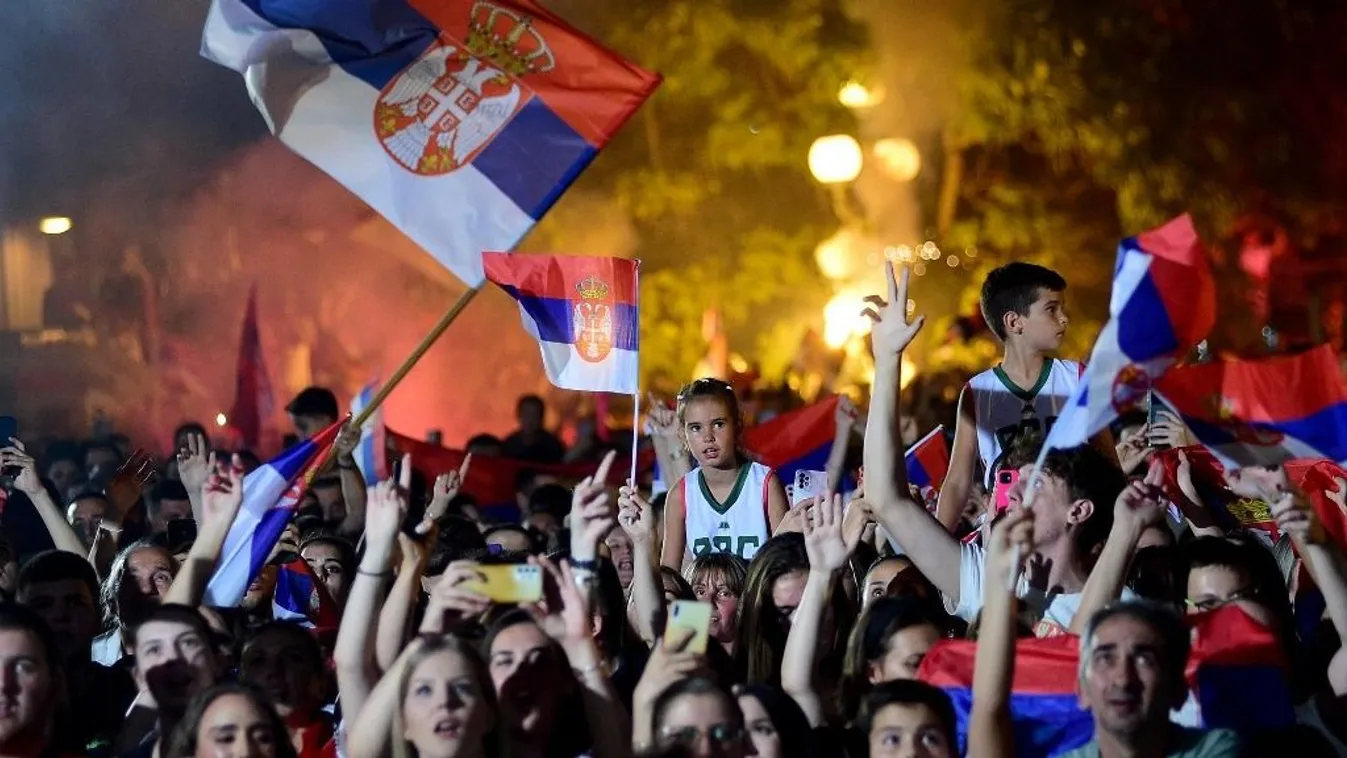 Látni kell, ahogy tízezrek ünneplik a zokogó Djokovicsot