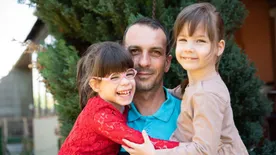 „Nem szabad feladni!” – a hatéves Korinának minden vágya, hogy egyszer képes legyen járni